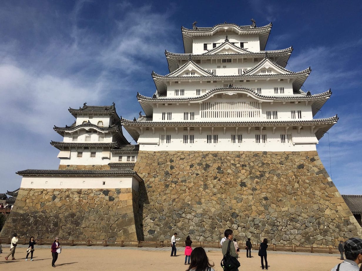 www.redneckrhapsody.com Tuesday Travel - Huge castles built up on a high wall in Japan