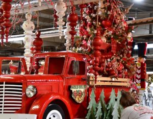 Vintage pick up display with tree and ornaments